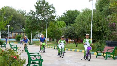 В Туркменистане за летний сезон организованно отдохнули свыше 20 500 детей