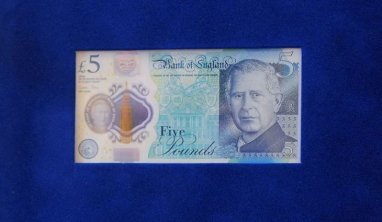 В Британии на новых банкнотах впервые появился король Карл III
