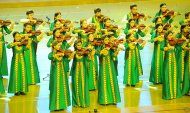 Türkmenistanyň Bitaraplygynyň 20 ýyllygy mynasybetli türkmen we daşary ýurt aýdymçylarynyň gatnaşmagynda geçirilen konsertden fotoreportaž