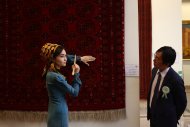 Fotoreportaž: Ylymlar gününe gelen professorlar we alymlarym Türkmenistanyň haly muzeyine sapary