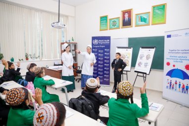 В школах Туркменистана проведены санитарно-просветительские занятия по иммунизации и ЗОЖ