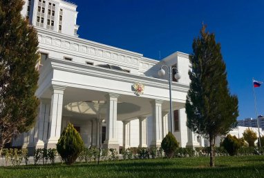 Türkmenistanda RF-iň prezident saýlawlarynda ses bermek üçin 5 sany saýlaw uçastogy dörediler