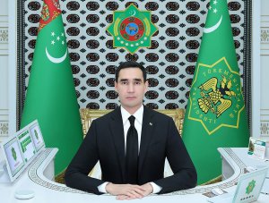 Serdar Berdimuhamedow Türkmenistanyň Gahrymany Çynar Rüstemowany 70 ýaş ýubileýi bilen gutlady