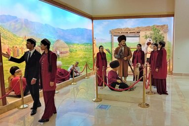 В музее города Аркадага организуются экскурсии для учащейся молодежи