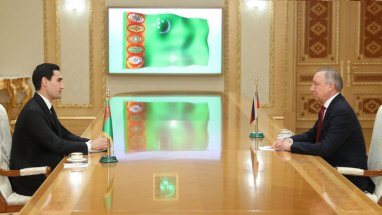 Türkmenistanyň Prezidenti Sankt-Peterburgyň gubernatory bilen ykdysady we ynsanperwer ugurlarda hyzmatdaşlygyň geljegini ara alyp maslahatlaşdylar