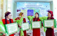 Фоторепортаж: В Туркменистане объявили имена победителей молодёжного конкурса научных работ