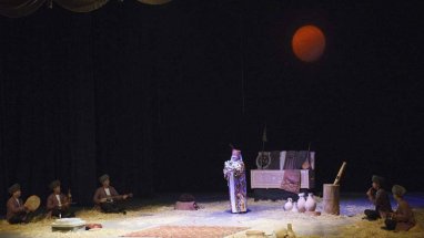 Özbek teatry Şasenem we Garyp atly sahna eserini görkezdi