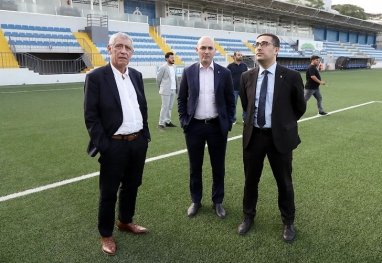 Azerbaycan Milli Futbol Takımı'nda teknik direktörlük görevine Portekizli Fernando Santos getirildi