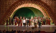 Фоторепортаж со спектакля «Махтумкули – птица счастья» Главного академического драмтеатра Туркменистана