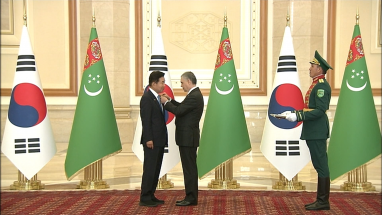 Спикер парламента Кореи награждён орденом Туркменистана «Битараплык»