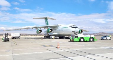 Самолёт с гуманитарным грузом и медработниками из Туркменистана прибыл в Турцию