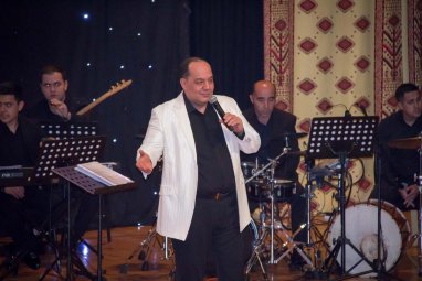 В Ашхабаде прошел праздничный концерт оркестра Ровшена Непесова