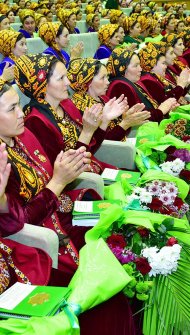 Fotoreportaž: Türkmenistanda 8-nji mart baýramy dabaraly bellenildi