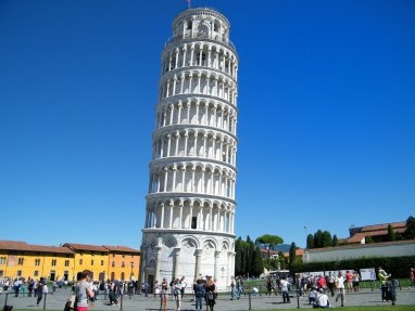 850 лет назад был заложен первый камень в основание Пизанской башни