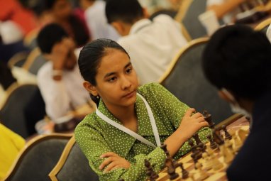 Туркменские шахматистки лидируют на чемпионате Азии среди школьников
