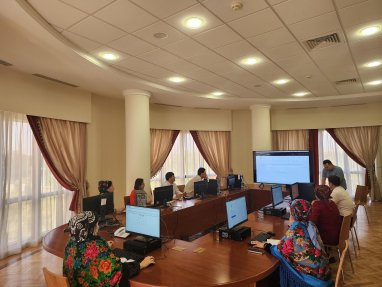 Для специалистов Туркменстата проходит обучение по применению программного обеспечения ССБР