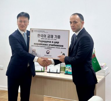 The Innovation and Information Center in Ashgabat was presented with Korean language textbooks