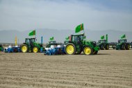 Fotoğraf raporu: Türkmenistan'ın dört vilayetinde pamuk ekimi başladı
