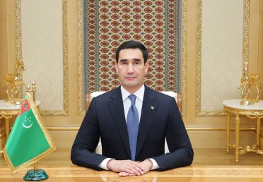 Президент Туркменистана поздравил соотечественников с Днем Конституции и Государственного флага