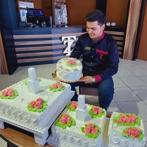 Zyýat Hil invites future newlyweds to order a wedding cake