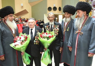 Фоторепортаж: В Туркменистане чествуют ветеранов Великой Отечественной войны 1941-1945 гг