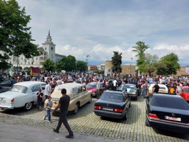 Tbiliside köne awtoulaglaryň festiwaly geçdi