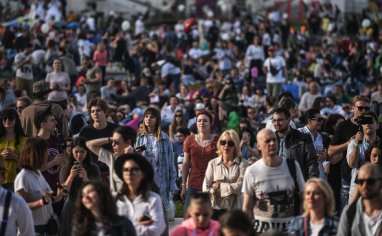 BMG-de dünýäniň ilatynyň üçden bir böleginiň günde näçe pula ýaşaýandygyny aýtdylar