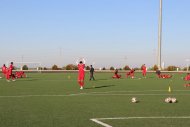 Fotoreportaž: Futbol boýunça KHDR-nyň milli ýygyndysynyň Aşgabatdaky türgenleşigi
