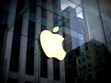 Apple employees accuse the company of gender pay inequality