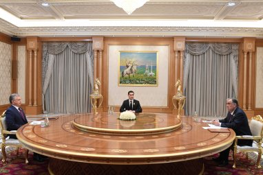 Aşgabatda Türkmenistanyň, Täjigistanyň we Özbegistanyň Baştutanlarynyň üç taraplaýyn sammiti başlandy