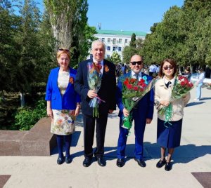 Дипломаты России и Казахстана возложили цветы к Вечному огню в городе Туркменбаши