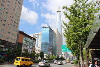 Британец забрался без страховки на 73 этаж корейского небоскреба