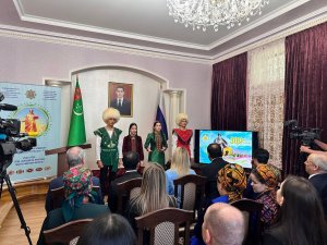 Türkmenistanyň  Astrahandaky konsullygynda Magtymguly Pyragynyň doglan gününiň  300 ýyllygy mynasybetli maslahat geçirildi