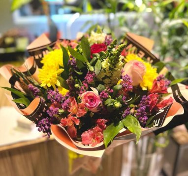 Alpha Flowers store offers a wide selection of luxurious bouquets of fresh flowers