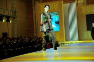 Photoreport: Fashion show of Uzbek clothes from the Sharq Liboslari design center in Turkmenistan