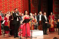 Fotoreportaž: Aşgabatda Türkiýäniň güni mynasybetli bilelikdäki türkmen-türk konserti geçirildi.