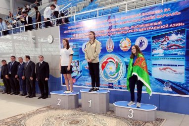 Туркменистан завоевал четыре медали на старте международного турнира по плаванию в Душанбе