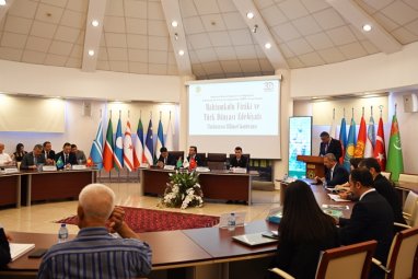 Посольство Туркменистана в Турции совместно с ТЮРКСОЙ провели научный форум к 300-летию Махтумкули