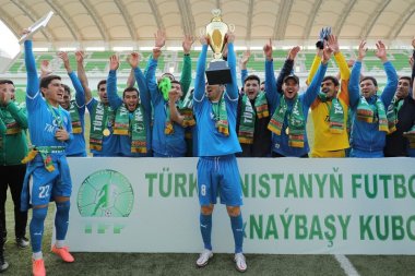 Türkmenistanyň Naýbaşy Kubogy: «Altyn Asyr» — «Köpetdag» duşuşygyndan fotoreportaž