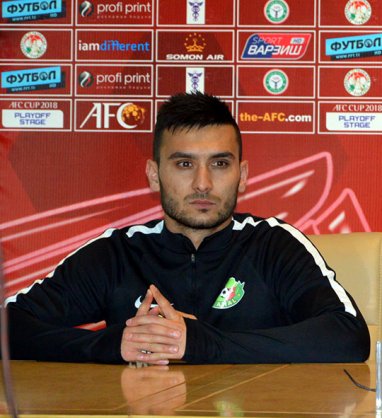 Futbolçy Süleýman Muhadow «Hujand» bilen şertnama baglaşdy