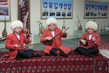 Телеканал Мирас готовит передачу к 165-летию туркменского дутариста Халлы бахши