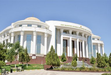 Театр восточного региона Туркменистана ставит новый спектакль о Махтумкули Фраги