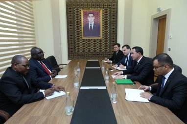 Turkmenistan and Zimbabwe discussed the establishment of trade and economic relations