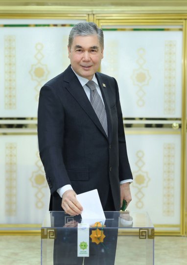 Gurbanguly Berdimuhamedov voted in the parliamentary elections of Turkmenistan