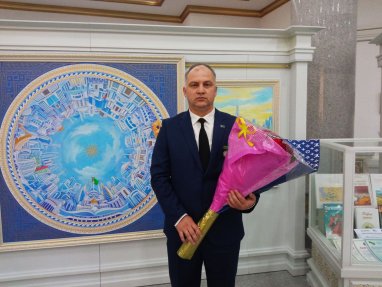 В Туркменабате открылась юбилейная выставка художника Алымджана Ишанкулыева