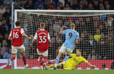 “Manchester City” beat “Arsenal” in the central match of the championship of England on football