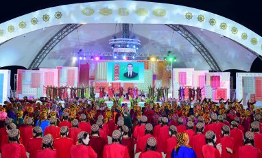 В Ашхабаде состоялся концерт в честь Праздника туркменского ковра