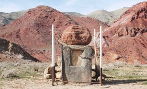 В Койтендаге установлен уникальный памятник туркменскому богатырю