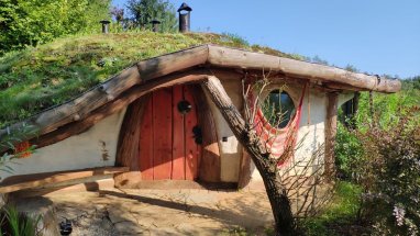 Bosniýa we Gersegowinada hobbitleriň obasy peýda boldy