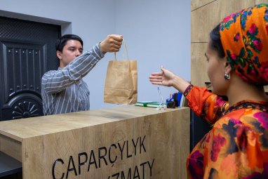 “Turkmenpost” ensures timely delivery of New Year's gifts